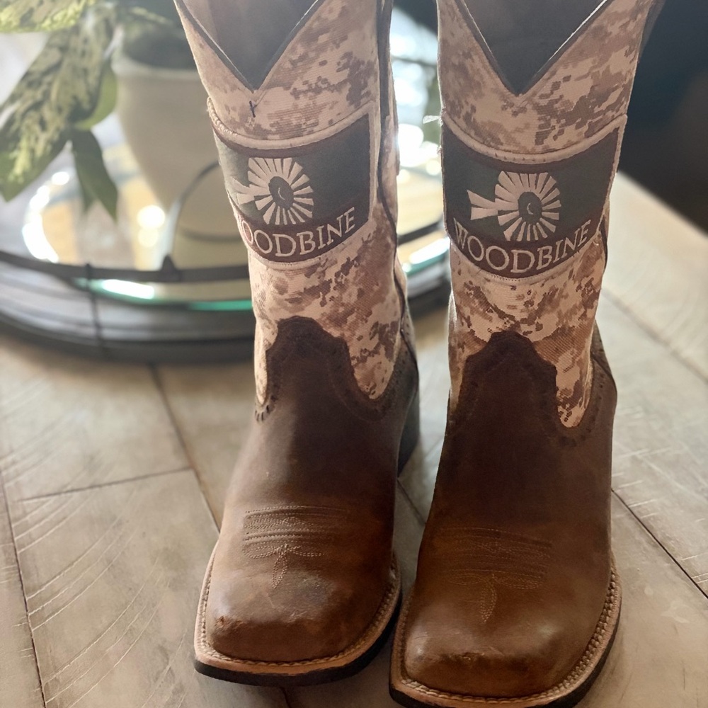 Woodbine Ariat Brown and Tan Cowboy Boots
